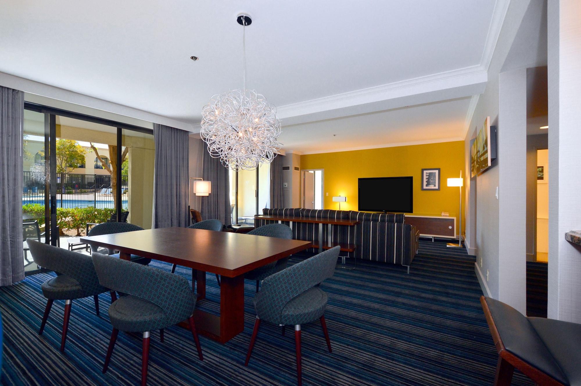 Doubletree By Hilton Newark-Fremont Hotel Eksteriør billede