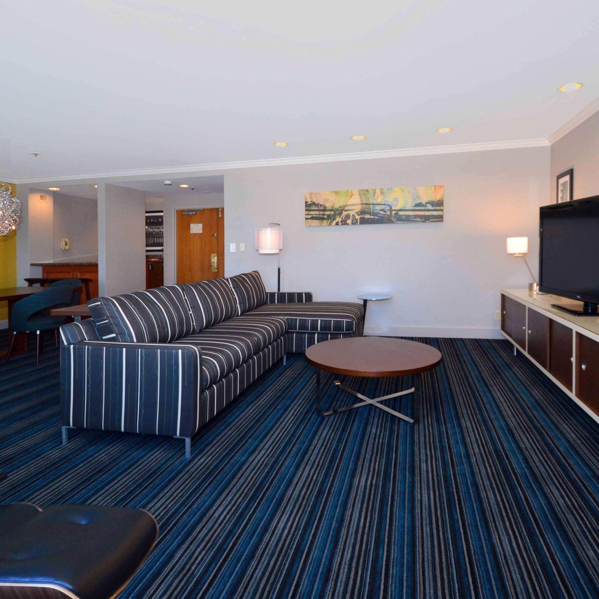 Doubletree By Hilton Newark-Fremont Hotel Eksteriør billede