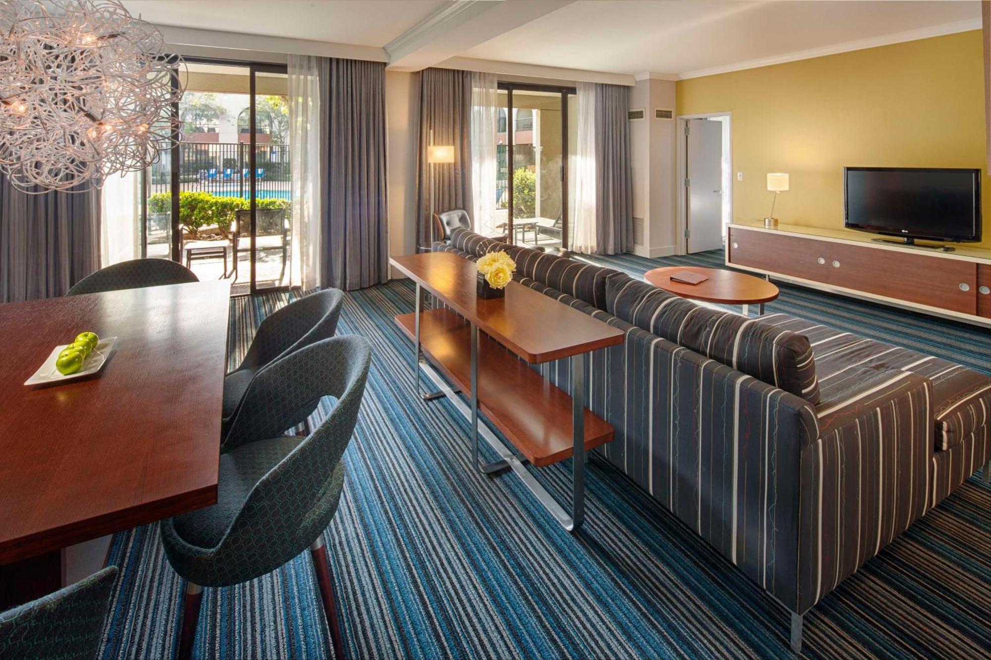 Doubletree By Hilton Newark-Fremont Hotel Eksteriør billede