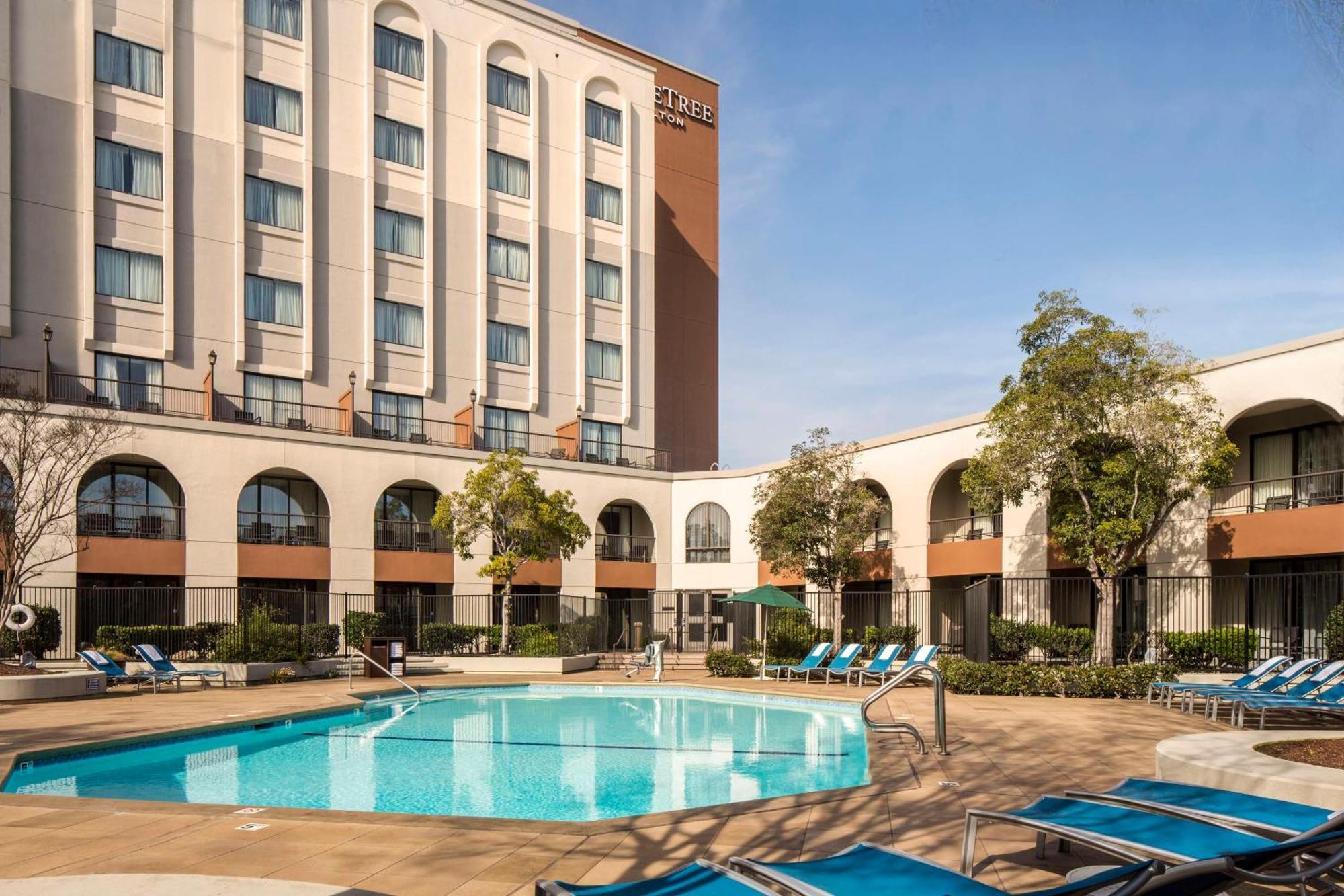 Doubletree By Hilton Newark-Fremont Hotel Eksteriør billede