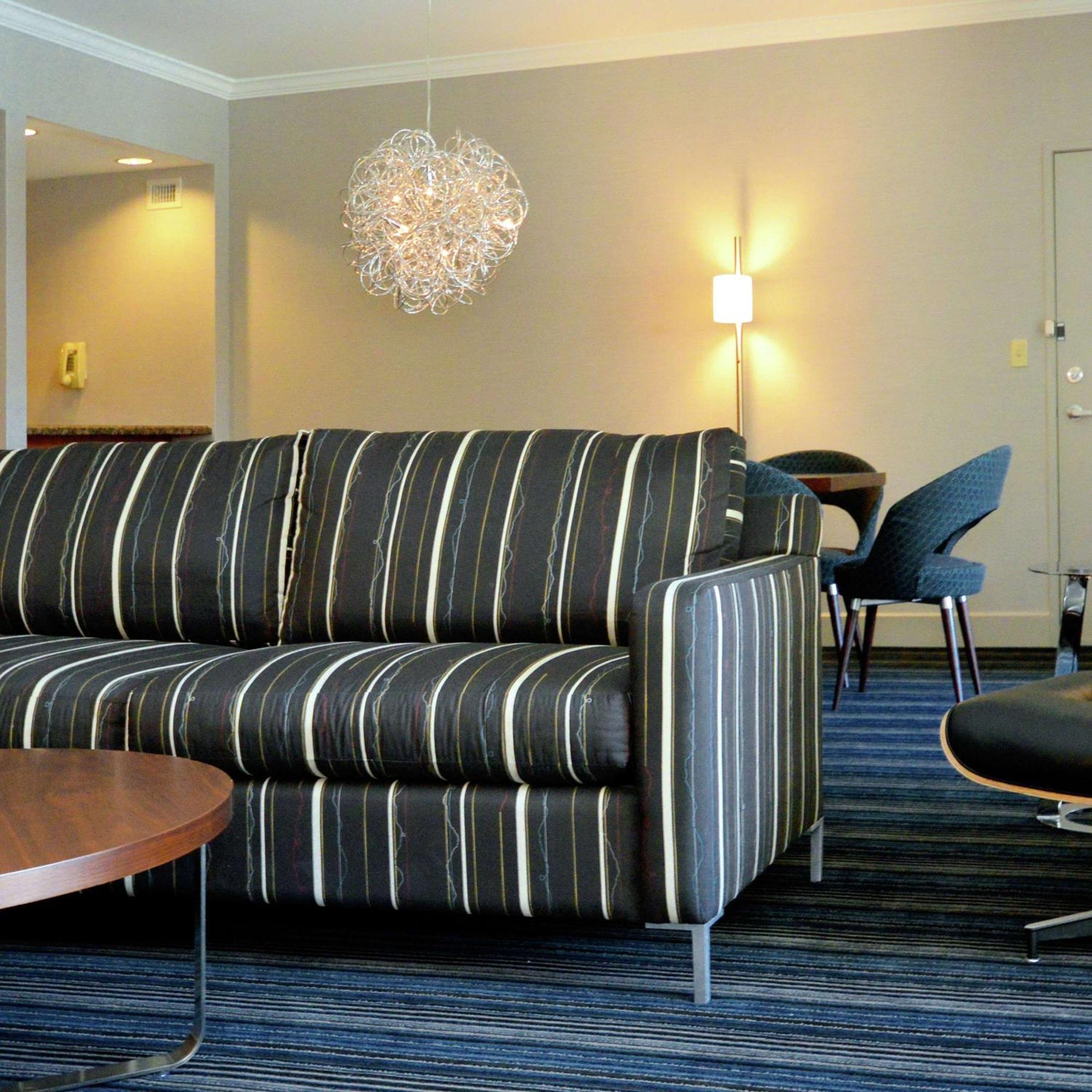 Doubletree By Hilton Newark-Fremont Hotel Eksteriør billede
